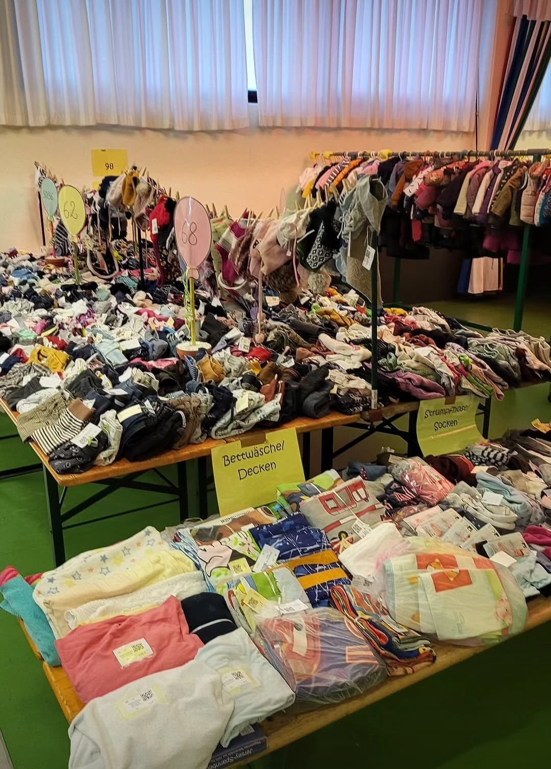 Sortierte Waren beim letzten Markt